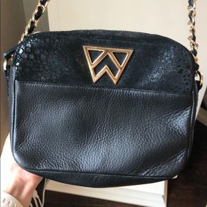 Kelly Wynn shoulder chain purse